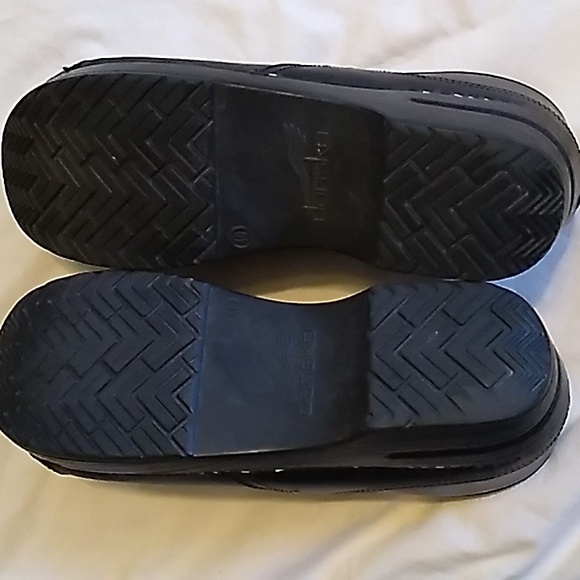 Womens Dansko black nursing shoes clogs size 40 ๐ In Very good condition!!!๐ - Picture 8 of 9